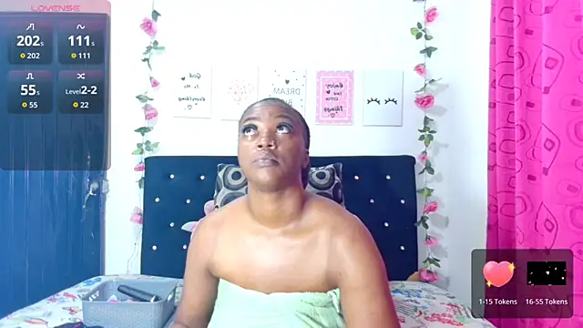 Snapshot of CiaraEbony chatting on 28, 11, 2025 CiaraEbony online show from 28, 11, 2025