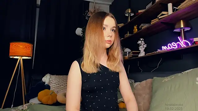 Snapshot of DominikaElis chatting on 19, 2, 2025 DominikaElis online show from 19, 2, 2025