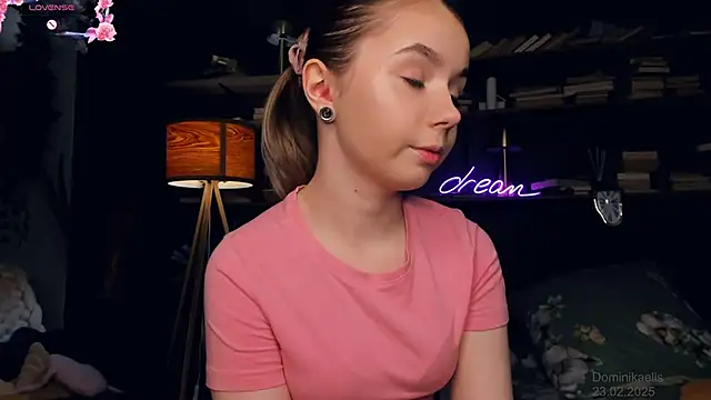 Snapshot of DominikaElis chatting on 23, 2, 2025 DominikaElis online show from 23, 2, 2025