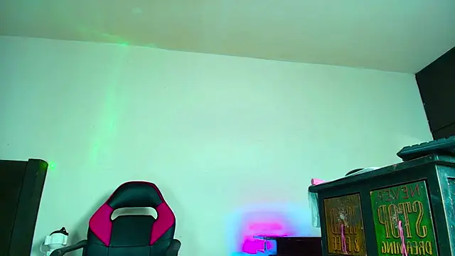 Snapshot of DIRTYCOUPLE_S7 chatting on 16, 10, 2025 DIRTYCOUPLE S7 online show from 16, 10, 2025