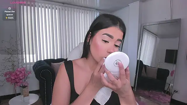 Snapshot of amelie_jhons chatting on 1, 3, 2025 amelie jhons online show from 1, 3, 2025