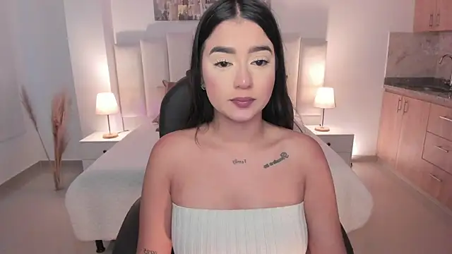 Snapshot of amelie_jhons chatting on 4, 10, 2025 amelie jhons online show from 4, 10, 2025