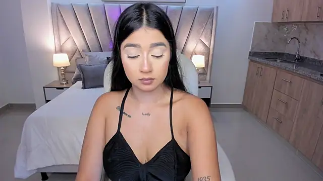 Snapshot of amelie_jhons chatting on 18, 10, 2025 amelie jhons online show from 18, 10, 2025