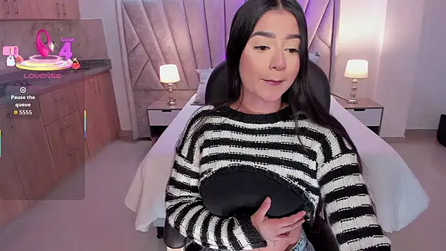 Snapshot of amelie_jhons chatting on 5, 12, 2025 amelie jhons online show from 5, 12, 2025