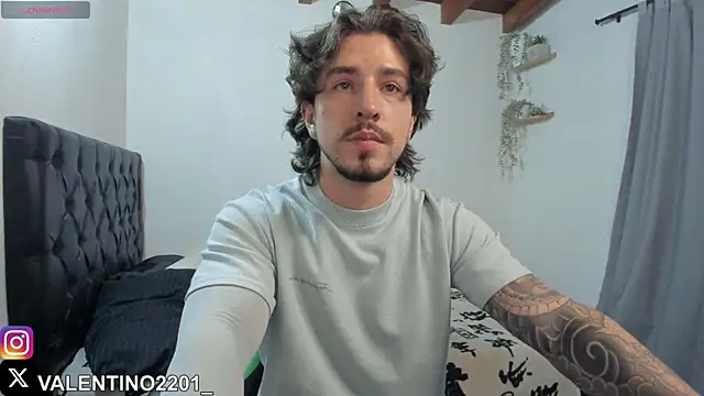 Valentino Xander online show from 13, 10, 2025