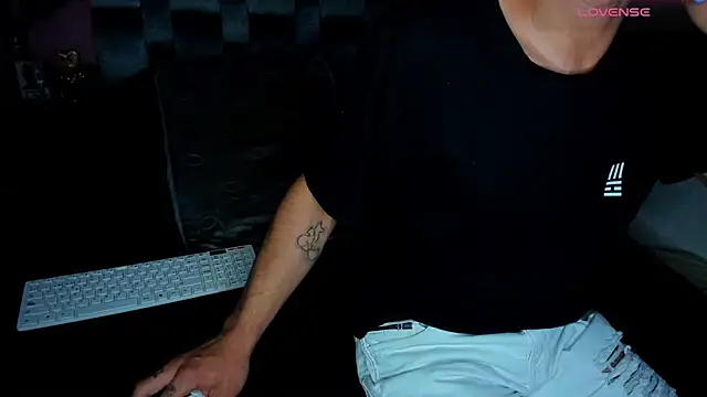 Snapshot of Piggy_Eddy chatting on 14, 1, 2025 Piggy Eddy online show from 14, 1, 2025