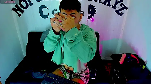 Snapshot of Piggy_Eddy chatting on 5, 11, 2025 Piggy Eddy online show from 5, 11, 2025