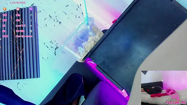 Snapshot of Piggy_Eddy chatting on 22, 11, 2025 Piggy Eddy online show from 22, 11, 2025