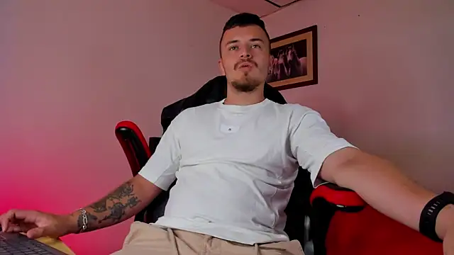 Snapshot of james_connor2 chatting on 5, 2, 2025 james connor2 online show from 5, 2, 2025