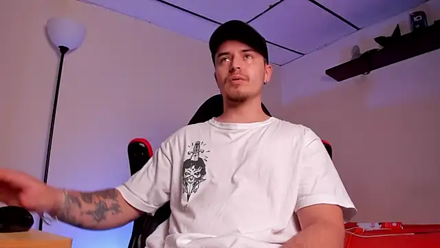 Snapshot of james_connor2 chatting on 12, 10, 2025 james connor2 online show from 12, 10, 2025