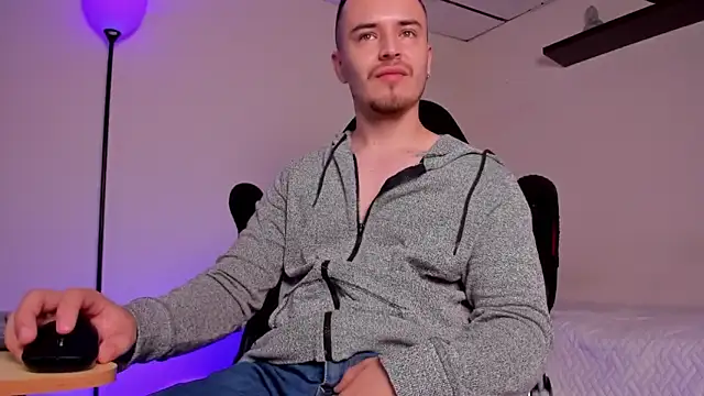 Snapshot of james_connor2 chatting on 16, 11, 2025 james connor2 online show from 16, 11, 2025