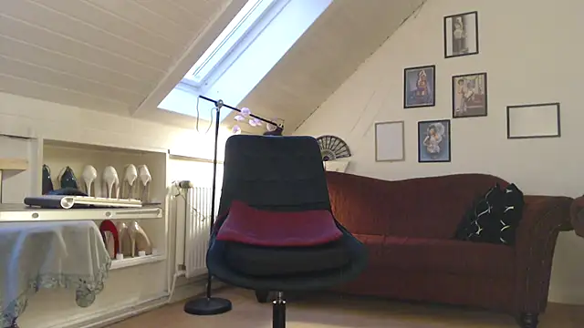 GinaBlonde online show from 18, 1, 2025