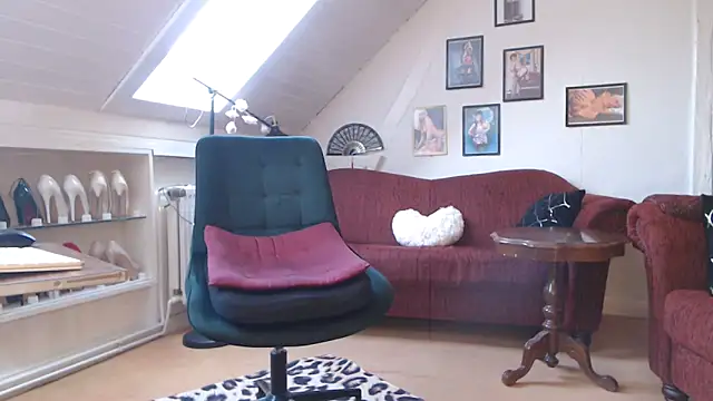 GinaBlonde online show from 1, 2, 2025