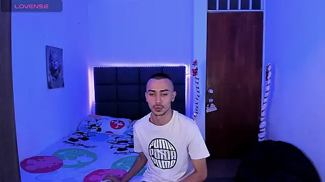 Snapshot of steven_hott8 chatting on 15, 12, 2024 steven hott8 online show from 15, 12, 2024