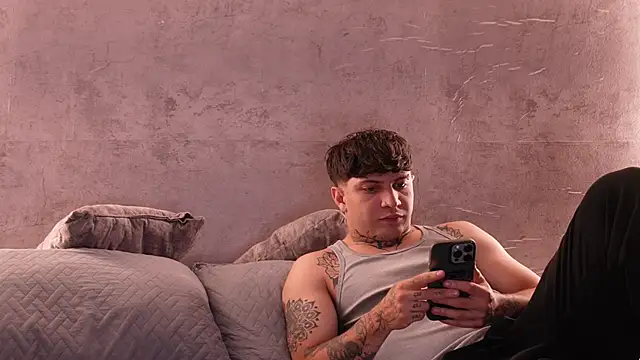 Nicky and Blake online show from 12, 11, 2025