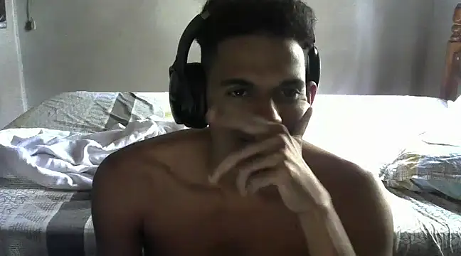 Snapshot of RenziTatte chatting on 12, 12, 2024 RenziTatte online show from 12, 12, 2024