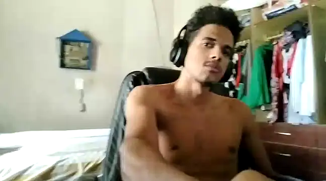 Snapshot of RenziTatte chatting on 7, 1, 2025 RenziTatte online show from 7, 1, 2025