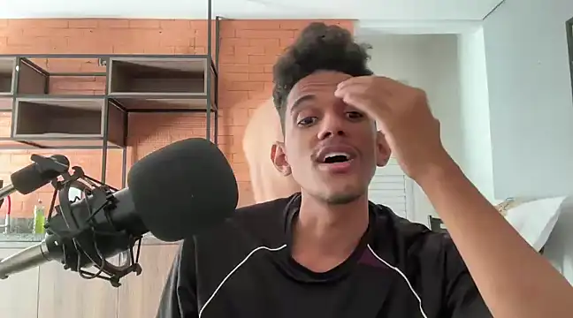 Snapshot of RenziTatte chatting on 1, 3, 2025 RenziTatte online show from 1, 3, 2025