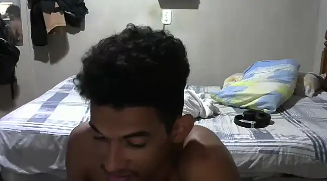 Snapshot of RenziTatte chatting on 5, 3, 2025 RenziTatte online show from 5, 3, 2025