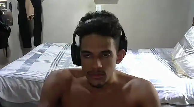 Snapshot of RenziTatte chatting on 5, 3, 2025 RenziTatte online show from 5, 3, 2025