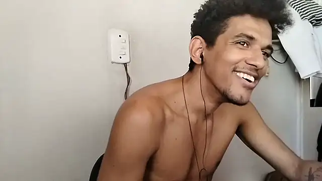 Snapshot of RenziTatte chatting on 8, 10, 2025 RenziTatte online show from 8, 10, 2025