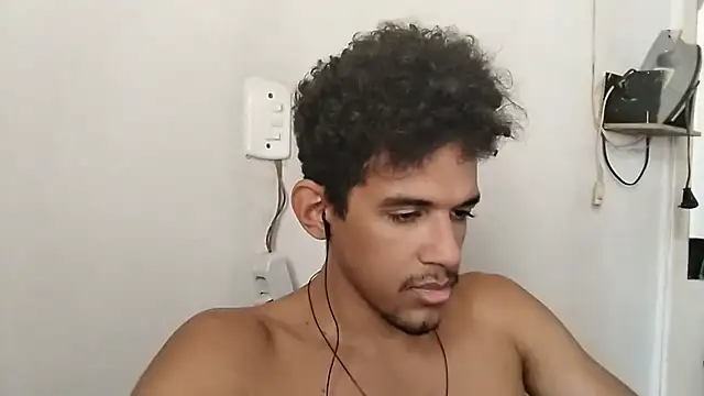 Snapshot of RenziTatte chatting on 13, 10, 2025 RenziTatte online show from 13, 10, 2025