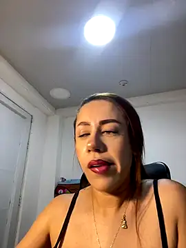 Snapshot of AnnbellaRosse chatting on 3, 12, 2025 AnnbellaRosse online show from 3, 12, 2025