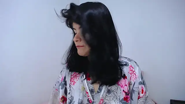 Snapshot of luccy21_ chatting on 13, 1, 2026 luccy21 online show from 13, 1, 2026