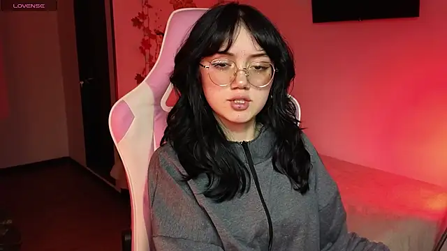 Snapshot of suzumi__ chatting on 5, 12, 2024 suzumi online show from 5, 12, 2024