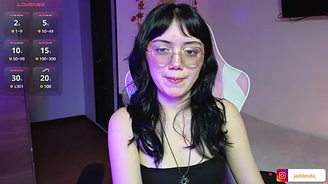 Snapshot of suzumi__ chatting on 6, 1, 2025 suzumi online show from 6, 1, 2025