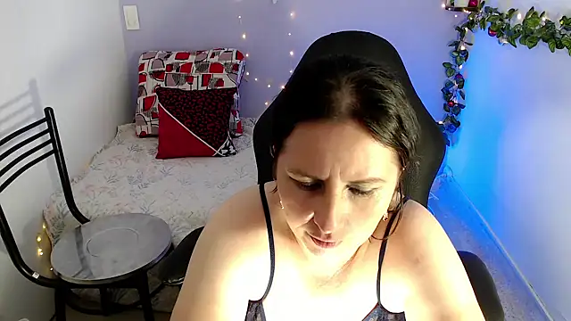 victoria jones online show from 4, 2, 2025