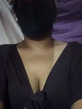 Snapshot of Tharukasenevirathne chatting on 20, 6, 2026 Tharukasenevirathne online show from 20, 6, 2026