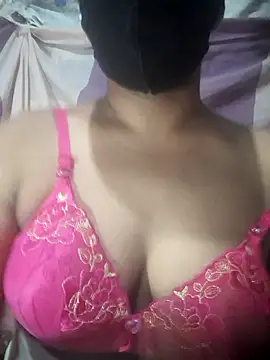 Snapshot of Tharukasenevirathne chatting on 27, 7, 2026 Tharukasenevirathne online show from 27, 7, 2026