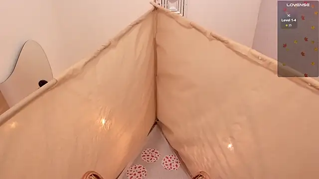 Ariella Ruiz online show from 6, 3, 2025