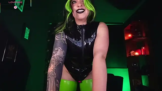 Snapshot of YourMissAlice chatting on 9, 11, 2025 YourMissAlice online show from 9, 11, 2025