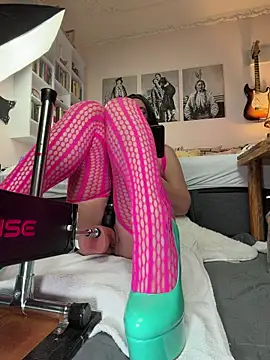 Snapshot of FoxyandTed chatting on 19, 12, 2025 FoxyandTed online show from 19, 12, 2025