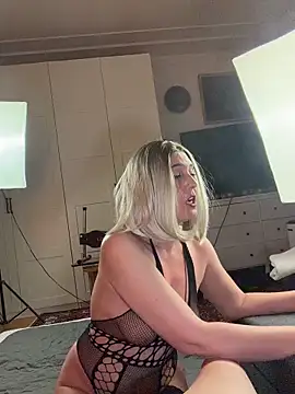 Snapshot of FoxyandTed chatting on 25, 3, 2026 FoxyandTed online show from 25, 3, 2026