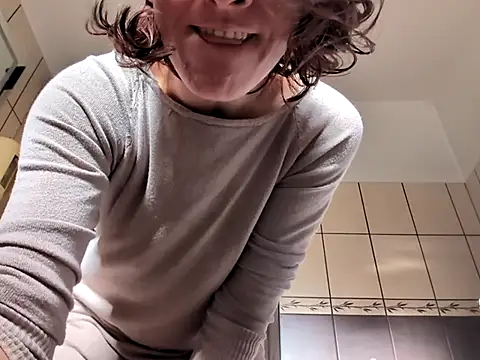 Milky hairy mommy online show from 29, 9, 2025