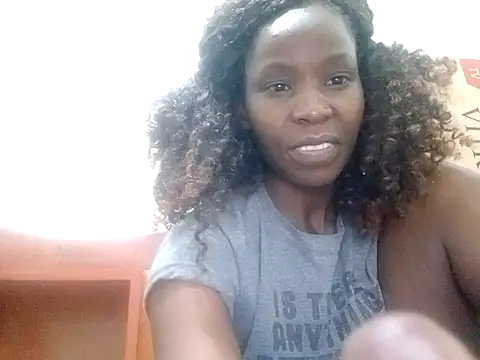 Snapshot of Claris2 chatting on 10, 10, 2025 Claris2 online show from 10, 10, 2025