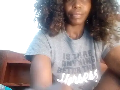 Snapshot of Claris2 chatting on 22, 10, 2025 Claris2 online show from 22, 10, 2025