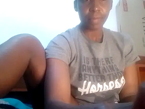 Snapshot of Claris2 chatting on 19, 11, 2025 Claris2 online show from 19, 11, 2025