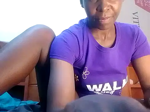 Snapshot of Claris2 chatting on 23, 11, 2025 Claris2 online show from 23, 11, 2025