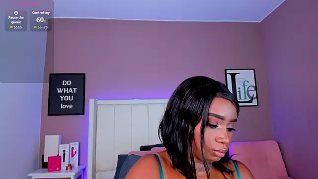 Britanymooree online show from 21, 11, 2025