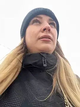 Snapshot of OlgaBuzzz chatting on 17, 1, 2025 OlgaBuzzz online show from 17, 1, 2025