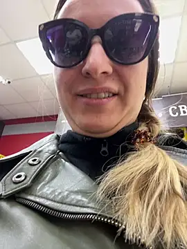 Snapshot of OlgaBuzzz chatting on 19, 3, 2025 OlgaBuzzz online show from 19, 3, 2025