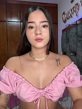 Snapshot of Veronica_isaza__ chatting on 14, 5, 2026 Veronica isaza online show from 14, 5, 2026
