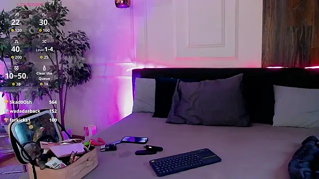 CreamyInkky  online show from 9, 11, 2025