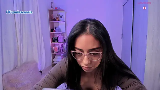 Aleja24Evans online show from 3, 12, 2025