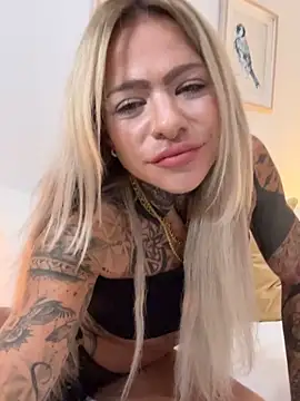 Snapshot of Divina_X_ chatting on 19, 10, 2025 Divina X online show from 19, 10, 2025