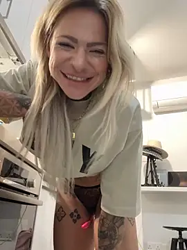 Divina X  online show from 5, 12, 2025